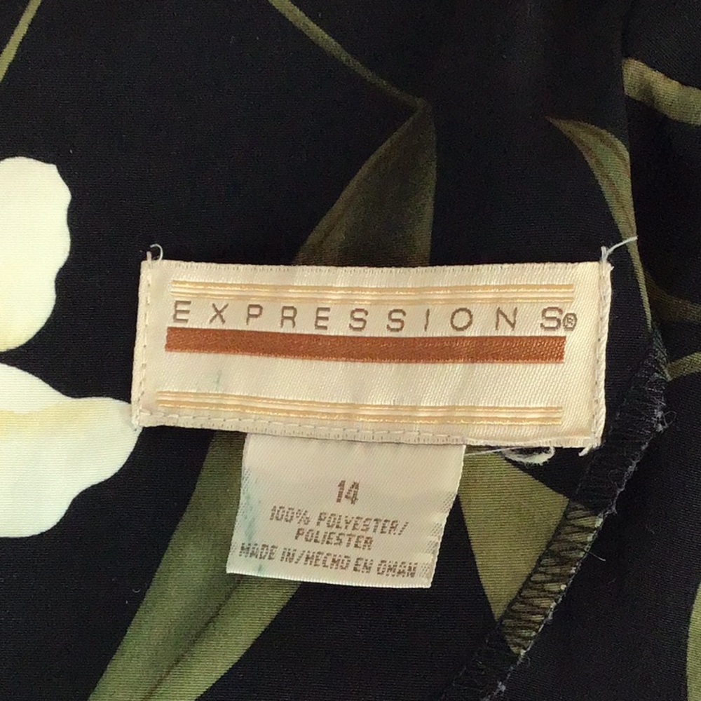 Expressions Floral Dress🛍 - Picture 2 of 4